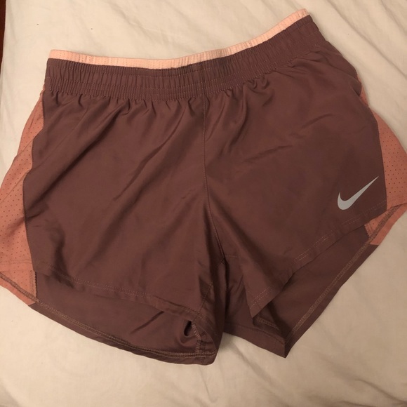 nike mauve shorts